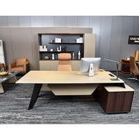 Bureau de direction moderne de luxe sur mesure pour PDG, dirigeant, manager, avec design haut de gamme et unique
