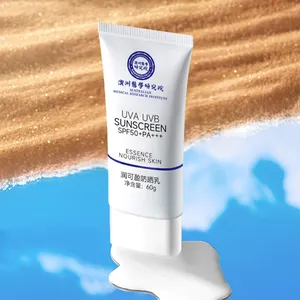 개인 라벨 UV 클리어 페이스 자외선 차단제 SPF 50 산화 아연 오일 프리 자외선 차단제로 민감한 피부를 보호하고 진정시킵니다.