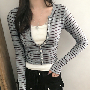 Camiseta de manga larga con pliegues a rayas, estilo simple y casual, ajustada y entallada, versátil y a la moda. - Product Image 2