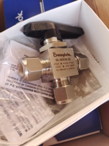 SS-83TS8 SS-83XKS8 Válvula de bola de gas para instrumentos de alta presión de 4000 PSI, de 3 piezas, con extremo de tubo, de acero inoxidable 316L - Product Image 3