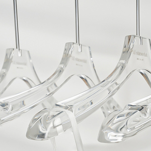 Biểu Tượng Tùy Chỉnh Cá Nhân <span class=keywords><strong>Chrome</strong></span> Vàng Móc Áo Trong Suốt Acrylic Móc Áo Rõ Ràng Quần Áo Trong Suốt Acrylic Móc Với Logo - Product Image 1