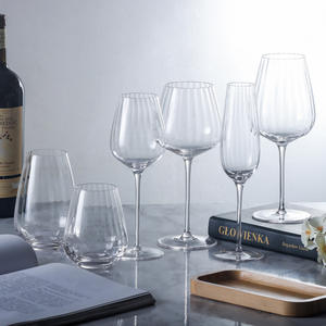 Copa de cristal a rayas con forro vertical Vintage copas de vino acanaladas redondas transparentes con línea de rayas ladrón estilo Origami de lujo - Product Image 2