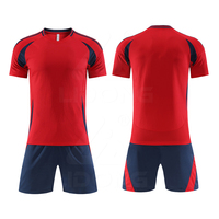 Maillot de football personnalisable en polyester respirant à séchage rapide multicolore pour l'entraînement de football