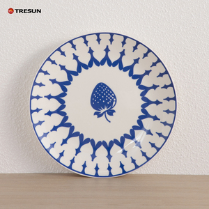 <span class=keywords><strong>Service</strong></span> de table en <span class=keywords><strong>porcelaine</strong></span> fine de qualité supérieure pour 8 personnes, comprenant soucoupes à dessert, soucoupes à soupe, tasses à thé, pot à thé personnalisé et bol à soupe. - Product Image 4