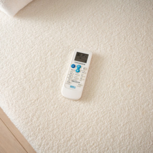 Massageliege mit Massagesessel aus Massivholz, elektrisch verstellbar mit 4 Motoren, anpassbare Farbe, Kosmetikliege für Schlafzimmer & Fitnessstudio - Product Image 6