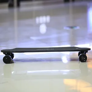 Hot Selling Fashion 1000 W Dual Hub Motor 40 Km/h Pu Wiel Waterdichte Elektrische Skateboard Met Koolstofvezel Dek