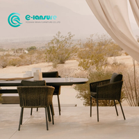 Ensemble de salle à manger d'extérieur moderne nordique, structure en aluminium durable et chaises en corde tressée pour jardin, villa, hôtel