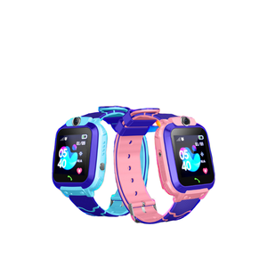 Montre connectée carrée Q12 pour enfants, best-seller, écran TFT 1,44 pouces, 2G, bouton SOS, Android, étanche IP65, 400 mAh, jusqu'à 4 jours d'autonomie - Product Image 3