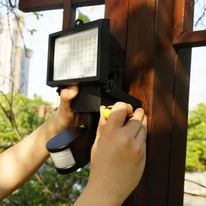 Rekabetçi güneş enerjili güvenlik ışığı en çok satan güneş projektör yüksek kaliteli 60 LED güneş ışığı hareket sensörü