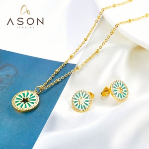 Nouvelle collection 2022 : Parure de bijoux populaire en acier inoxydable plaqué or 18 carats, motif étoile verte et diamant, comprenant collier pendentif et boucles d'oreilles de haute qualité - Product Image 4