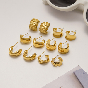 Aretes de Aro J&D Jewelry de Acero Inoxidable Antideslustre e Impermeables con Acabado Muy Pulido, Diseño Clásico Martillado y Retorcido en Diversas Formas de Temporada - Product Image 5