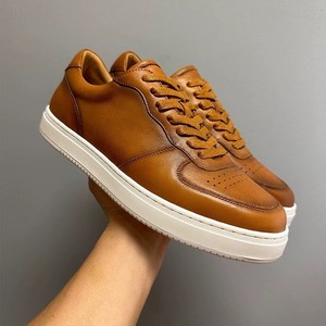 Zapatillas Bajas de Cuero Marrón para Hombre, Estilo Casual Retro, Transpirables, con Tacón Medio, Suela Blanca, a la Moda, Estilo Veraniego - Product Image 4