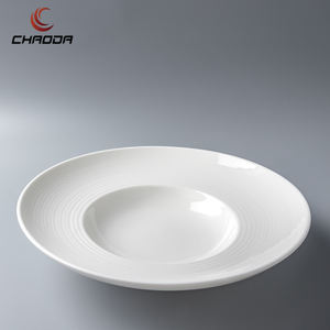 Assiette à pâtes ronde en porcelaine blanche de haute qualité, plat de dîner en céramique émaillée au design moderne Ins pour la maison ou les hôtels - Product Image 3