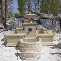 Fuente de Mármol Blanco Cuadrada de Tamaño Personalizable con Estatua de Cabeza de León de Bronce