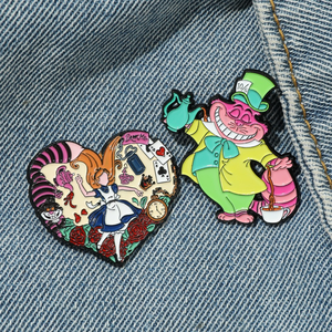 Broche émaillée en nickel noir sur le thème des personnages de dessins animés et de contes de fées américains, pour revers de veste - Product Image 4