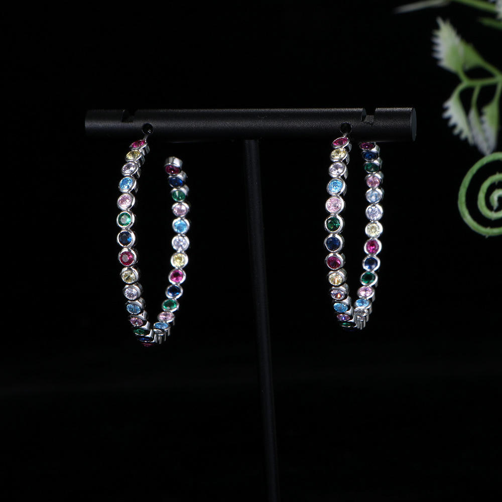 สีขาวสดใส