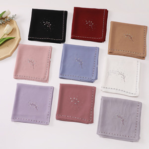 Nouveau style de foulard musulman pour <span class=keywords><strong>homme</strong></span> en mousseline de soie perlée, de haute qualité, orné de pierres thermocollées, motif branche d'olivier, <span class=keywords><strong>90</strong></span> cm², pour diffusion en direct transfrontalière - Product Image 5