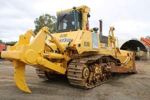 Bulldozer Komatsu de orugas de alta calidad, motor de núcleo incluido, Bulldozers Caterpillar en excelentes condiciones a la venta - Product Image 4