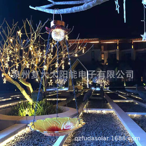 Mangeoire à oiseaux solaire en verre avec lumière LED, décoration de jardin suspendue pour extérieur, avec panneau solaire et chaîne pour cour et patio - Product Image 3