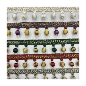 Accessoires de garniture de dentelle de frange de pendentif en polyester 100% avec des perles et pour la sangle de bordure de rideau - Product Image 1