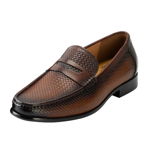 Mocassins pour hommes Cvepval en cuir de vache, bout rond, motif géométrique uni, semelle intérieure respirante, logo gravé, chaussures de marche - Product Image 4