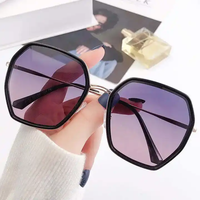 Vente en gros de lunettes de soleil rectangulaires tendance UV400 avec logo personnalisé et surdimensionné populaires pour femmes