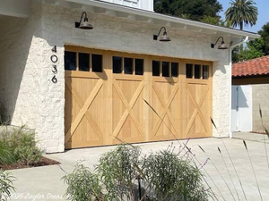 <span class=keywords><strong>Porte</strong></span> de <span class=keywords><strong>garage</strong></span> sectionnelle résidentielle rustique en <span class=keywords><strong>bois</strong></span> et aluminium sur mesure avec ouverture <span class=keywords><strong>motorisée</strong></span> par le haut - Product Image 3