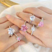 Bague de fiançailles solitaire pour femme en laiton rhodié et plaqué or 14 carats avec diamant CZ serti griffe – Style tendance pour anniversaire de mariage