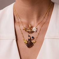 Collier Pendentif Vintage Doré Thème Conte de Fées, Breloque Chat Léopard, Fille Musicienne, Fleur Émaillée, Perle et Pompon, Bijou