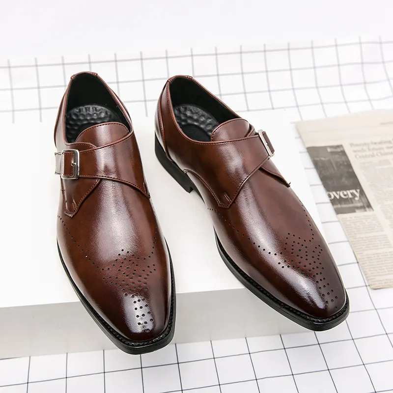 New Wholesale Embossed Graphics Point Toe Non-slip Men's Formal Dress Shoes Leather Wedding Shoes