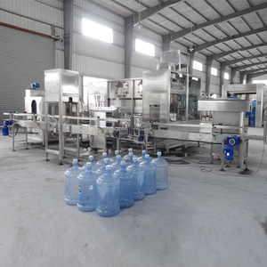 Máquina Llenadora Automática de Bebidas de 300 BPH para Botellas de Plástico y Barriles de 5 Galones (18.9 L) con Línea de Producción Motorizada - Product Image 3