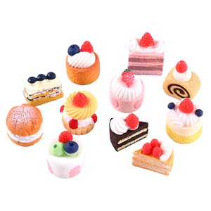 CHENXI Cabujón de Resina con Reverso Plano, Simulación Realista de Pastel de Fresa, Accesorio de Comida para Decoración de Teléfonos DIY - Product Image 1