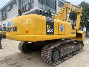 Excavatrice sur chenilles Komatsu PC300-7 d'occasion du Japon, 30 tonnes, avec moteur et pompe, modèle 2021, puissance de 180 kW - Product Image 4