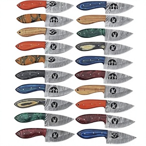 Couteau de survie et de chasse personnalisable à lame fixe en acier Damas forgé, manche en bois Pakka bleu, pour le camping - Garantie 3 ans - Product Image 3