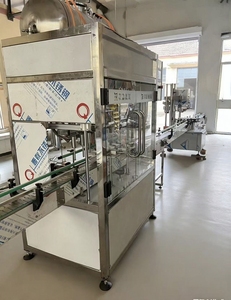 Machine <span class=keywords><strong>de</strong></span> remplissage automatique numérique en acier inoxydable à haute précision avec PLC pour liquides à base d'eau (sacs et fûts) 500-5000 ml - Product Image 2