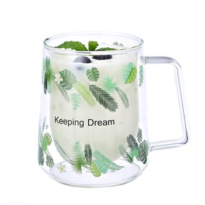 Set di Tazze in Vetro con Stampa di Foglie Tropicali, Design 'Keeping Dream' con Manico per Tè e Latte, Articoli per la Cucina e la Casa - Product Image 1