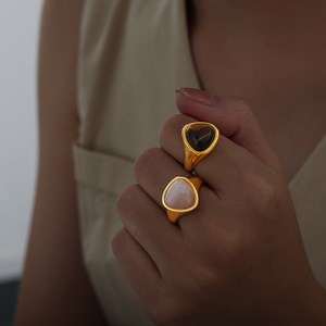 Hot Bán Khảm Tam Giác Đá Tự Nhiên Tiger Eye Đá Đơn Giản Titan Thép Vàng-Mạ Vòng - Product Image 1