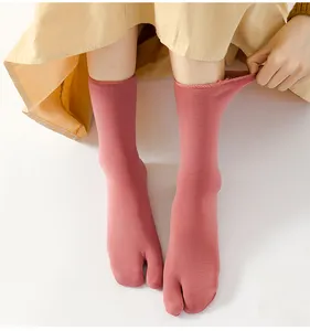 उच्च गुणवत्ता वाले मल्टीकोलर पैर की लड़कियों कस्टम 2 पैर की मोजे महिलाओं को गर्म बिक्री के लिए