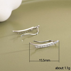 Orecchini a perno a doppio strato curvi a forma di sorriso da donna con accenti in cristallo, accessori minimalisti per l'uso quotidiano - Product Image 5