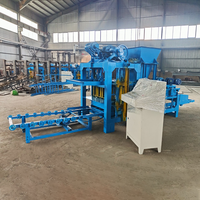 Machine à fabriquer des briques en blocs non cuits entièrement automatique pour la production de briques pleines pour les maisons auto-construites en milieu rural.