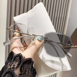 Gafas con Logotipo Personalizado 2025, Lentes de Moda que Cambian de Color, Anti Luz Azul, Sin Montura, Fotocromáticas, para Miopía, para Mujer y Hombre - Product Image 3