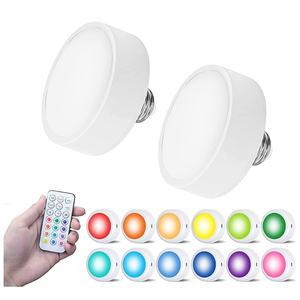 Lumière LED à base E26/E27, 2 modes dynamiques, alimentée par batterie et télécommande pour appliques murales - Product Image 1