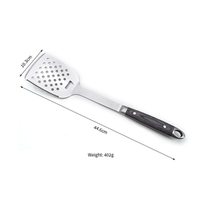 Set di 4 Utensili per <span class=keywords><strong>Barbecue</strong></span> con Paletta Forata, Forchetta, Pennello e Pinze per <span class=keywords><strong>Barbecue</strong></span> e Cucina - Product Image 4