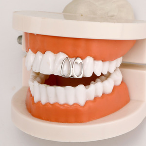 กริลล์ซสำหรับฟัน รูปหัวใจแบบกลวง ชุดสองชิ้น สีทองและสีเงิน สำหรับทุกเพศ ใส่ได้ทุกวัน สไตล์ฮิปฮอป รูปทรงเรขาคณิต - Product Image 3