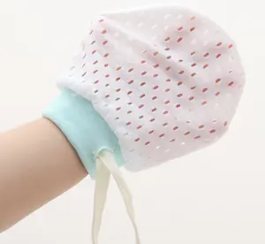 Chất lượng 100% Cotton màu đen và trắng cảm giác cặp mới sinh em bé và trẻ em mùa đông tay găng tay chống trầy xước