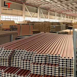 Panneau WPC Great Wall pour la décoration de bâtiments intérieurs et extérieurs, panneau acoustique moderne à rainures, panneau imperméable, grille de canal, plaque intérieure - Product Image 1