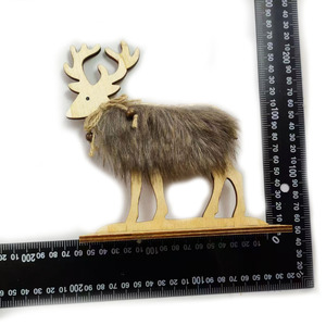 Cerf debout de Noël artisanal en bois fait à la main pour renne décoratif de table Style primitif ayant des cheveux - Product Image 4