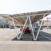 Système de montage de carport solaire à installation rapide, avec éléments préfabriqués et composants adaptés, conçu pour les professionnels de la pose sur les sites de stationnement