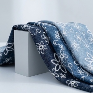Tela vaquera jacquard de mezcla de <span class=keywords><strong>lyocell</strong></span> bordada con cuentas de pétalos de estrella estilo chino, de 10 milésimas de grosor, con acabado suave y duradero, de gran venta. - Product Image 3