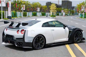 Guardabarros Delanteros de Fibra de Carbono Semi-Seca Estilo Nismo para Nissan GT-R R35 2008-2023, Versión Imprimada - Product Image 3